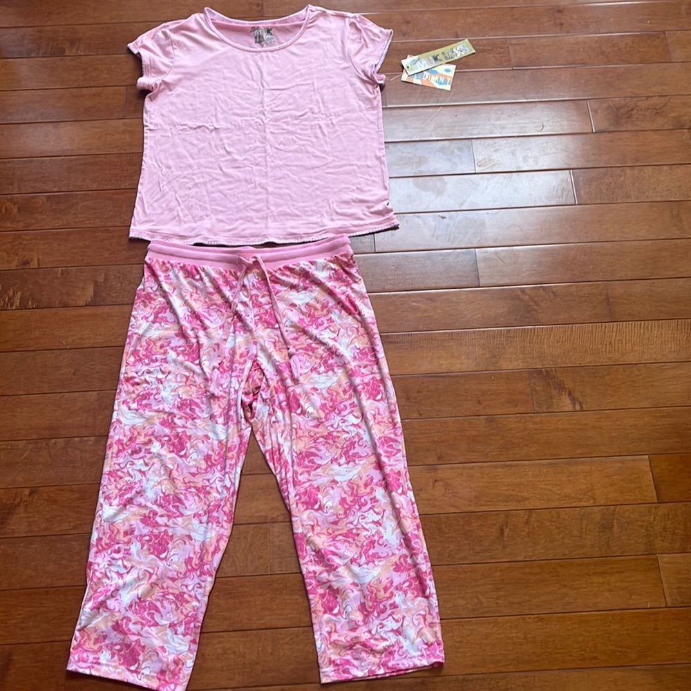 Muk Luks pajama set
